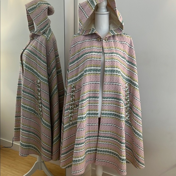 CHANEL Pink and Green Cape with exquisite buttons detail with glittering fabric - Picture 1 of 15